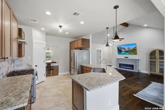 230 Oak Country Helotes, TX 78023