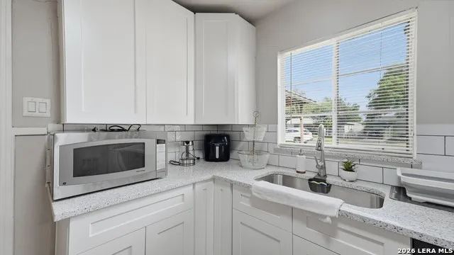 222 LAURELWOOD DR San Antonio, TX 78213