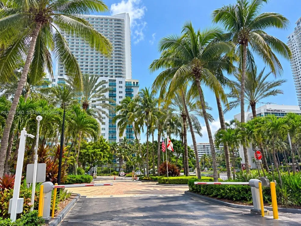 3901 S Ocean Dr #5A Hollywood, FL 33019