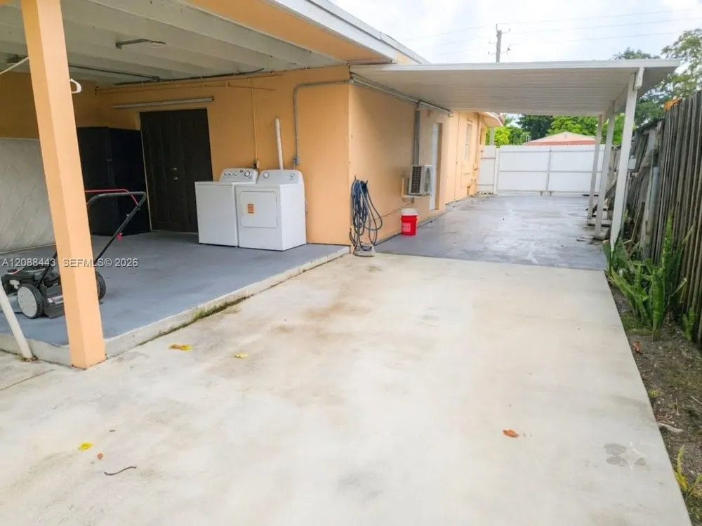 325 SW 63rd Ave #325 Miami, FL 33144
