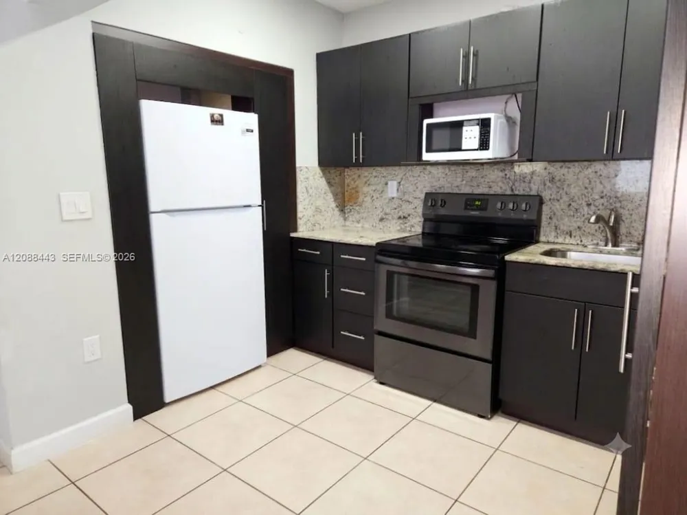 325 SW 63rd Ave #325 Miami, FL 33144