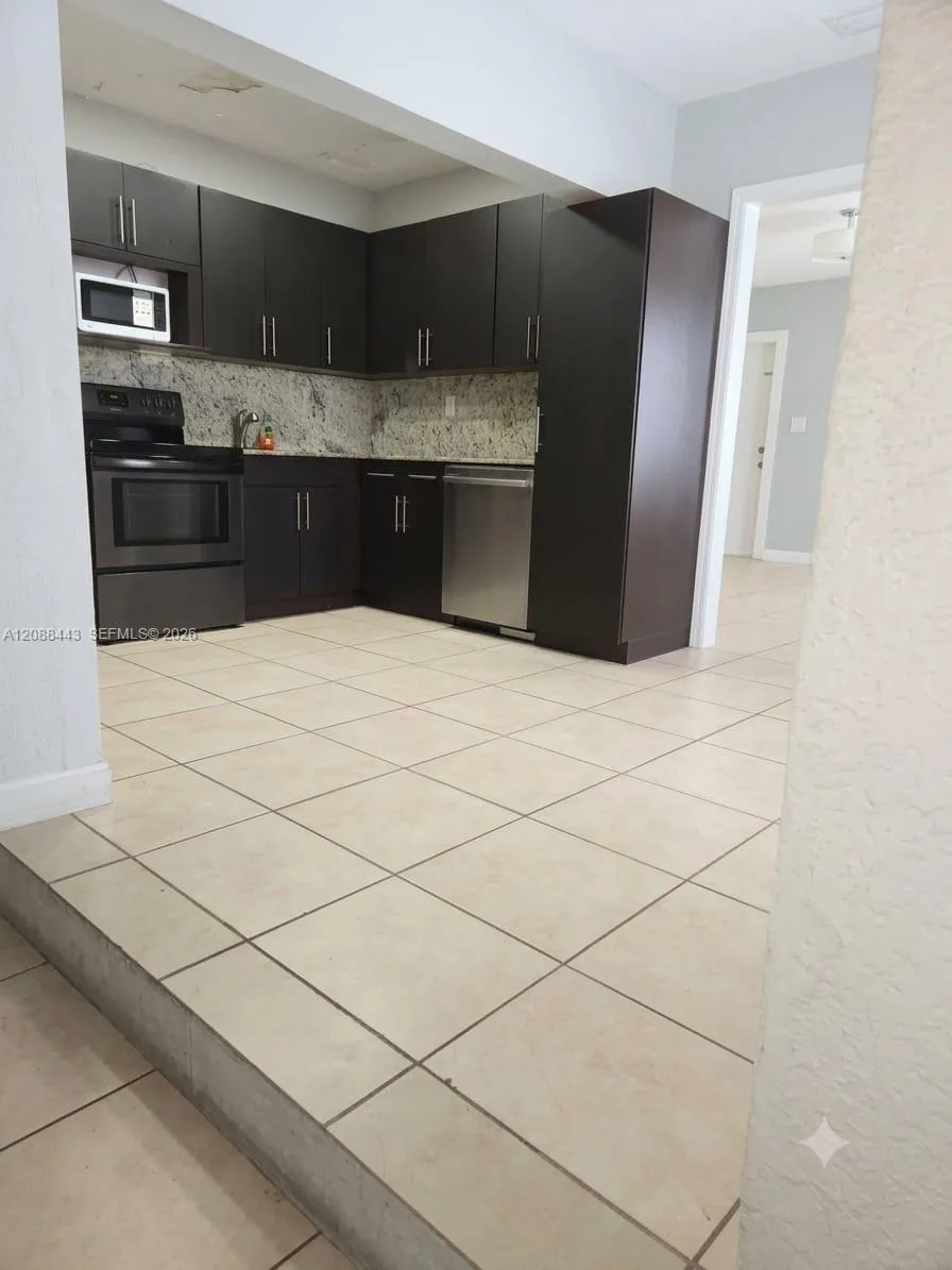325 SW 63rd Ave #325 Miami, FL 33144