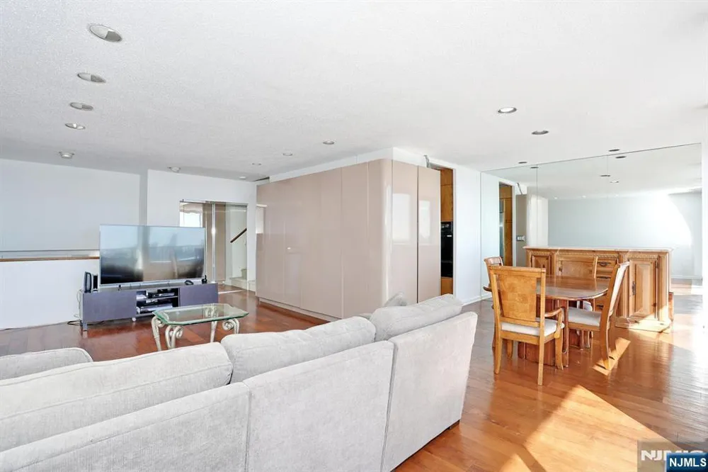 3 Horizon Road 1432 Fort Lee, NJ 07024