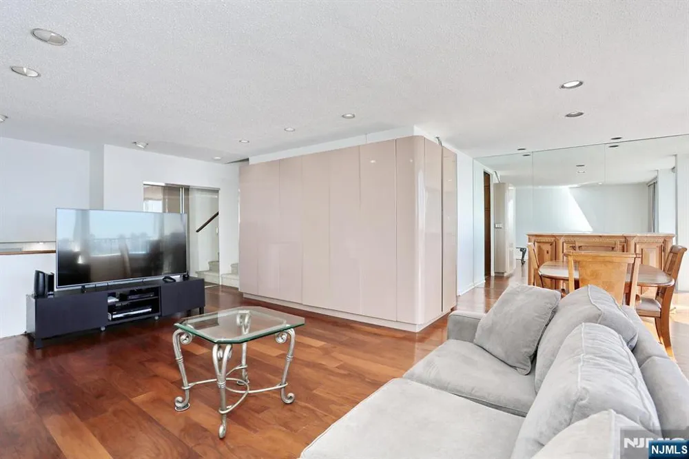 3 Horizon Road 1432 Fort Lee, NJ 07024