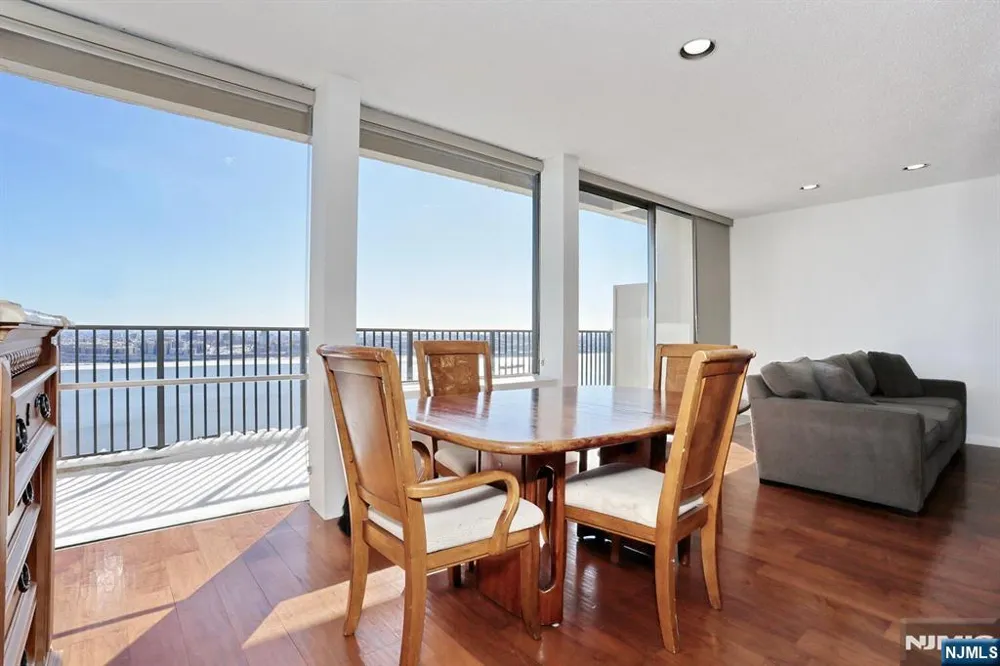 3 Horizon Road 1432 Fort Lee, NJ 07024
