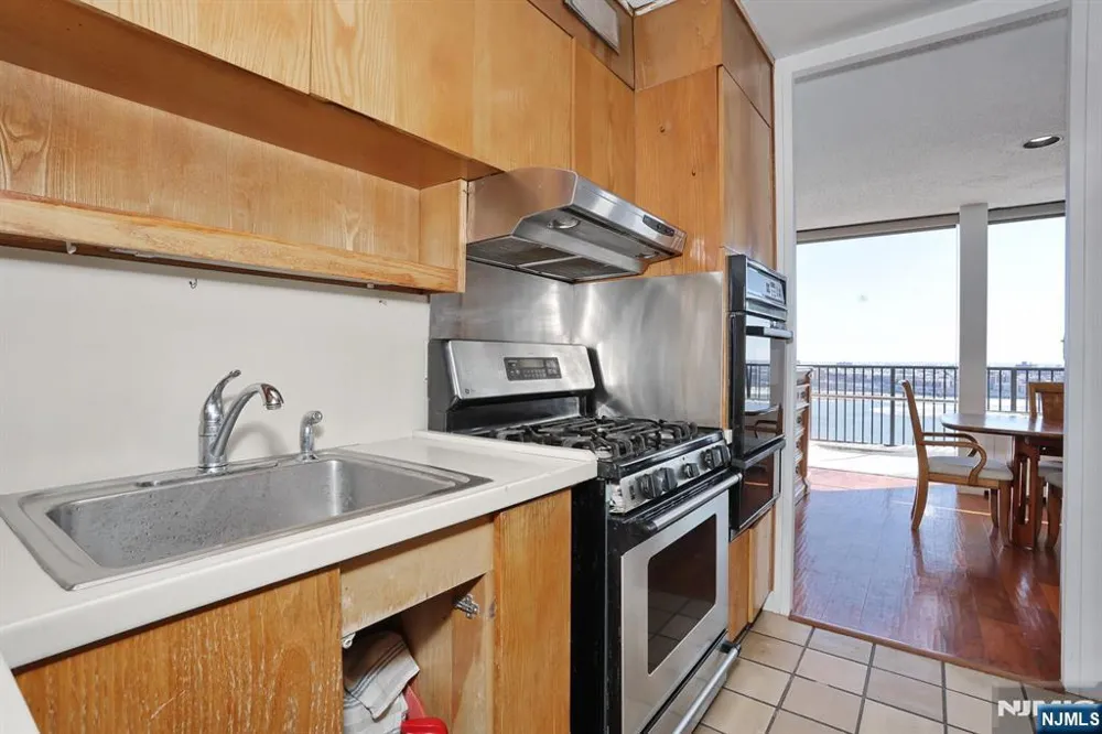 3 Horizon Road 1432 Fort Lee, NJ 07024