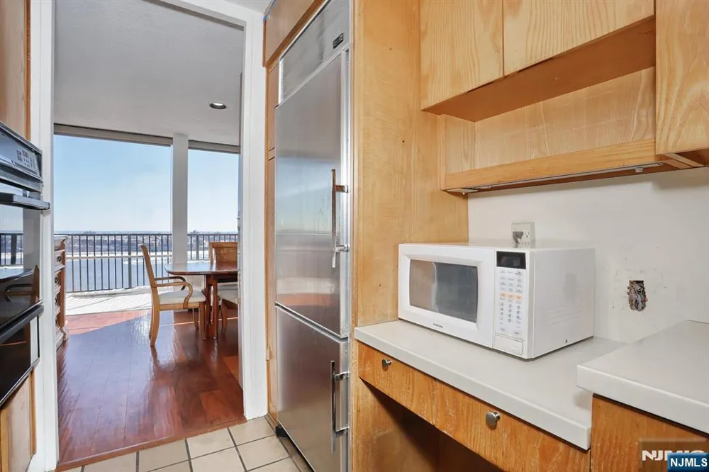 3 Horizon Road 1432 Fort Lee, NJ 07024