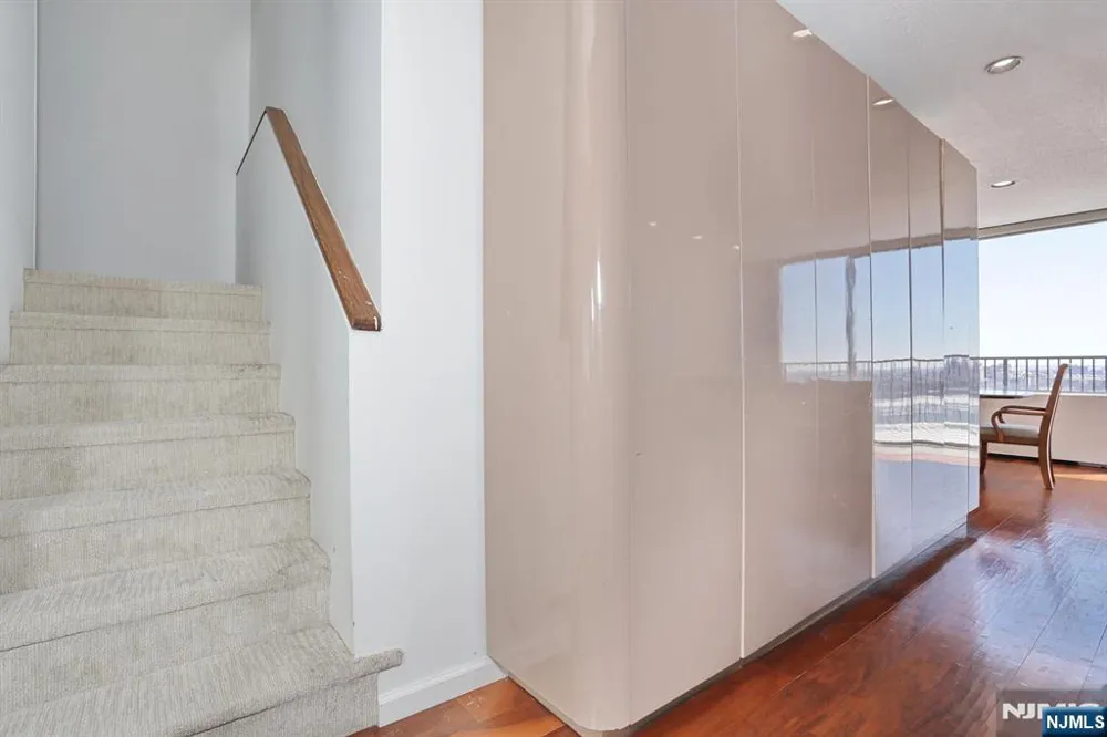 3 Horizon Road 1432 Fort Lee, NJ 07024