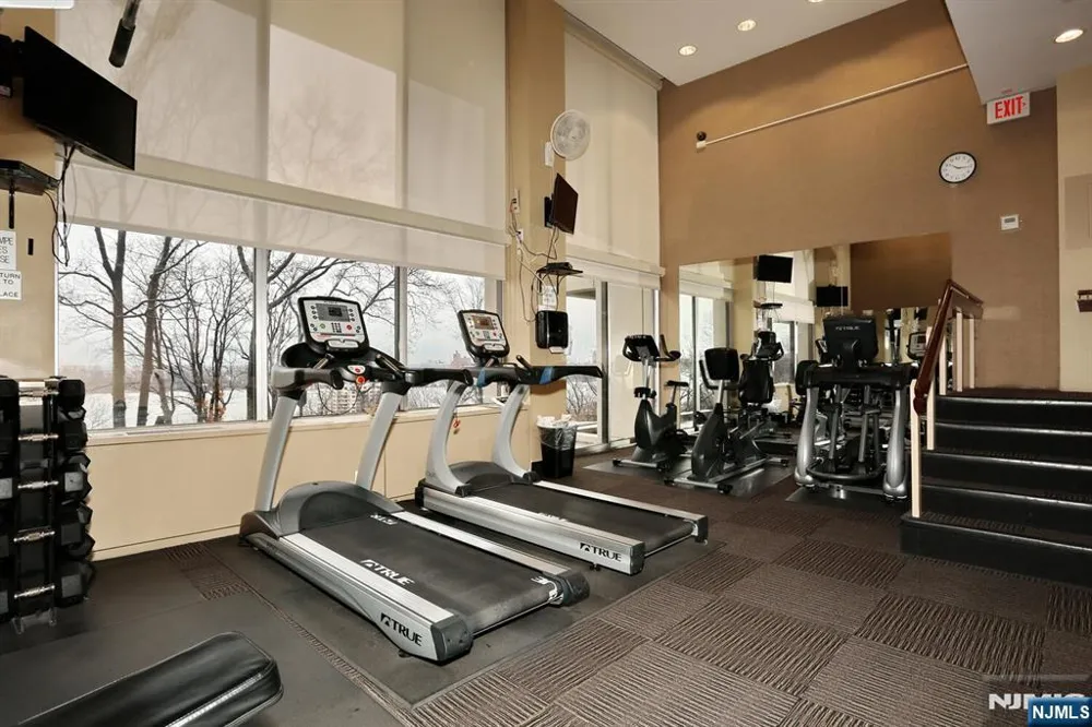 3 Horizon Road 1432 Fort Lee, NJ 07024