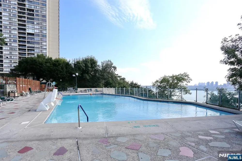 3 Horizon Road 1432 Fort Lee, NJ 07024