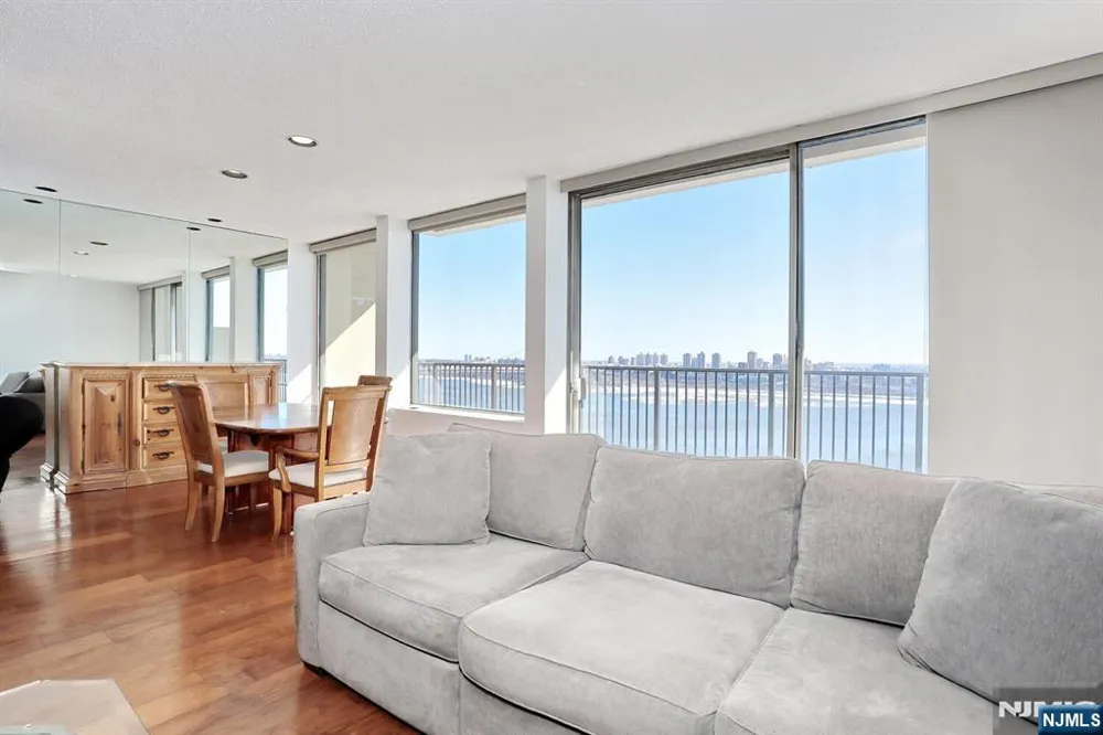 3 Horizon Road 1432 Fort Lee, NJ 07024