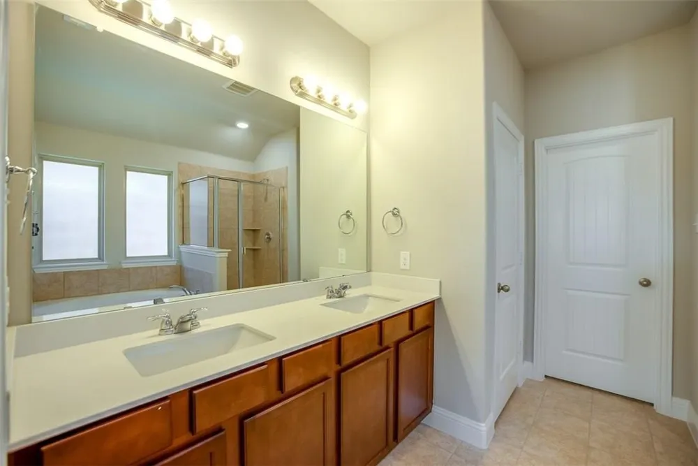 1729 Ridge Creek Lane Aubrey, TX 76227