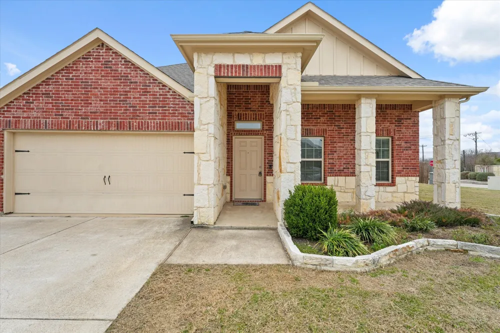 516 Clearlake Drive Waxahachie, TX 75165