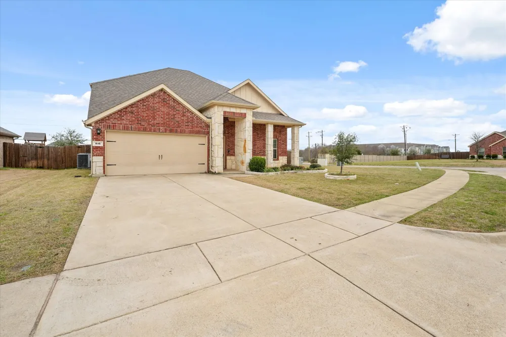 516 Clearlake Drive Waxahachie, TX 75165