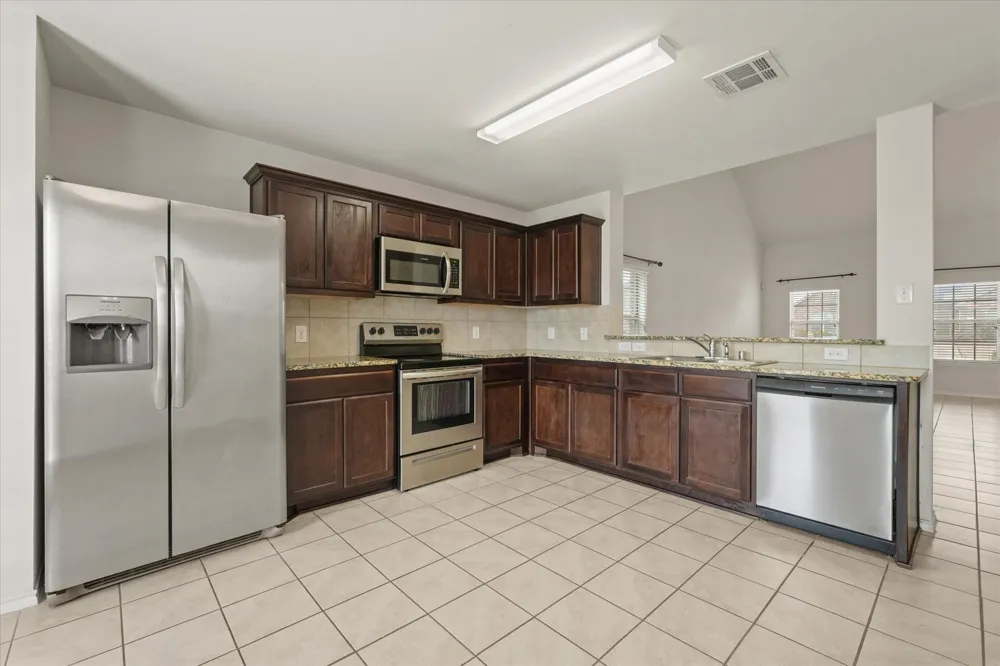 516 Clearlake Drive Waxahachie, TX 75165