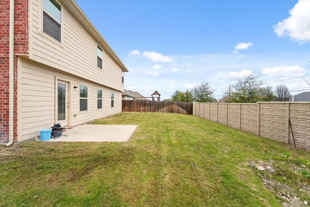 516 Clearlake Drive Waxahachie, TX 75165