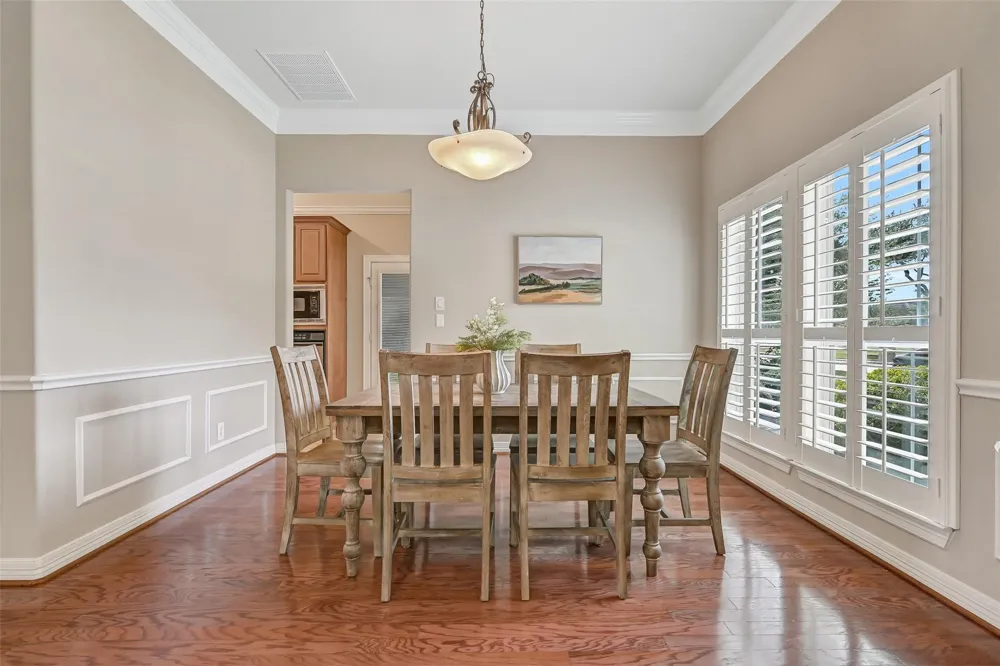 1813 Sandy Lake Drive Friendswood, TX 77546