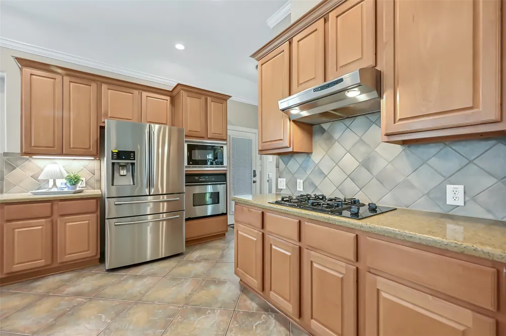 1813 Sandy Lake Drive Friendswood, TX 77546