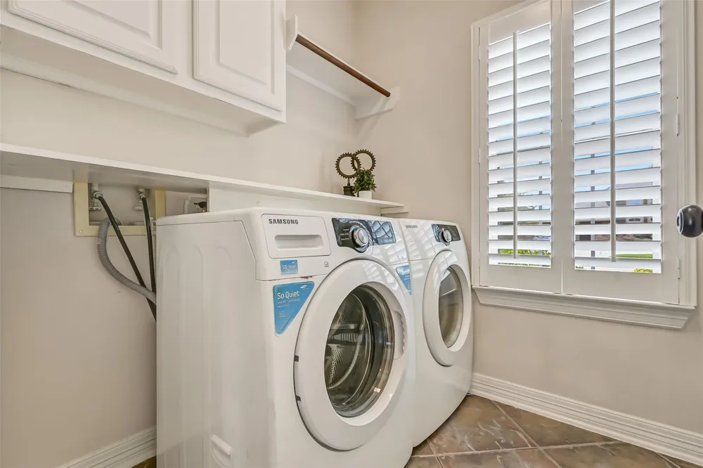 1813 Sandy Lake Drive Friendswood, TX 77546