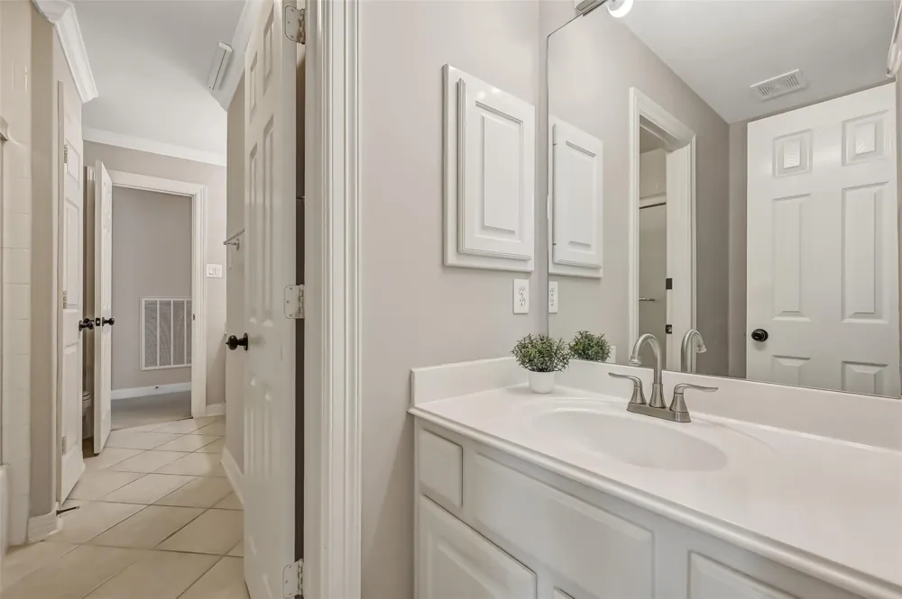 1813 Sandy Lake Drive Friendswood, TX 77546