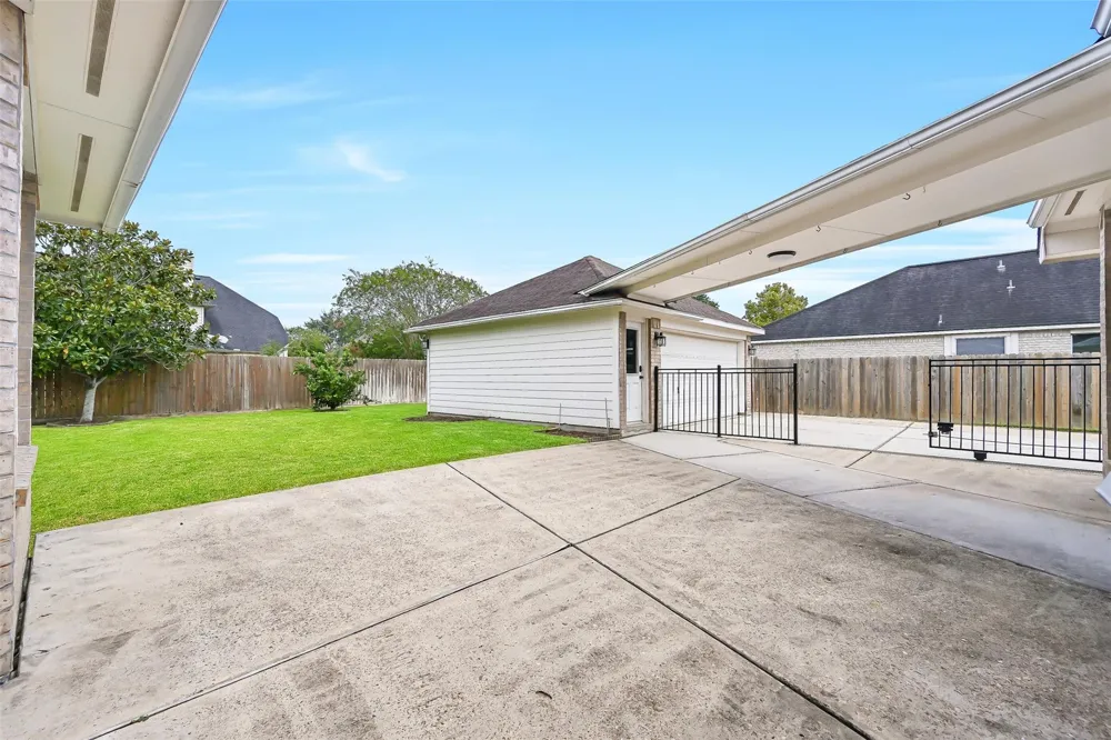 1813 Sandy Lake Drive Friendswood, TX 77546