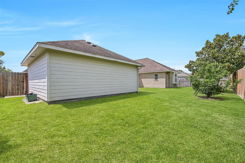 1813 Sandy Lake Drive Friendswood, TX 77546