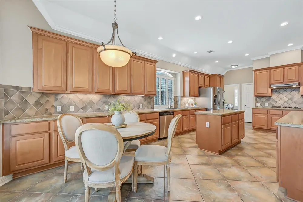 1813 Sandy Lake Drive Friendswood, TX 77546