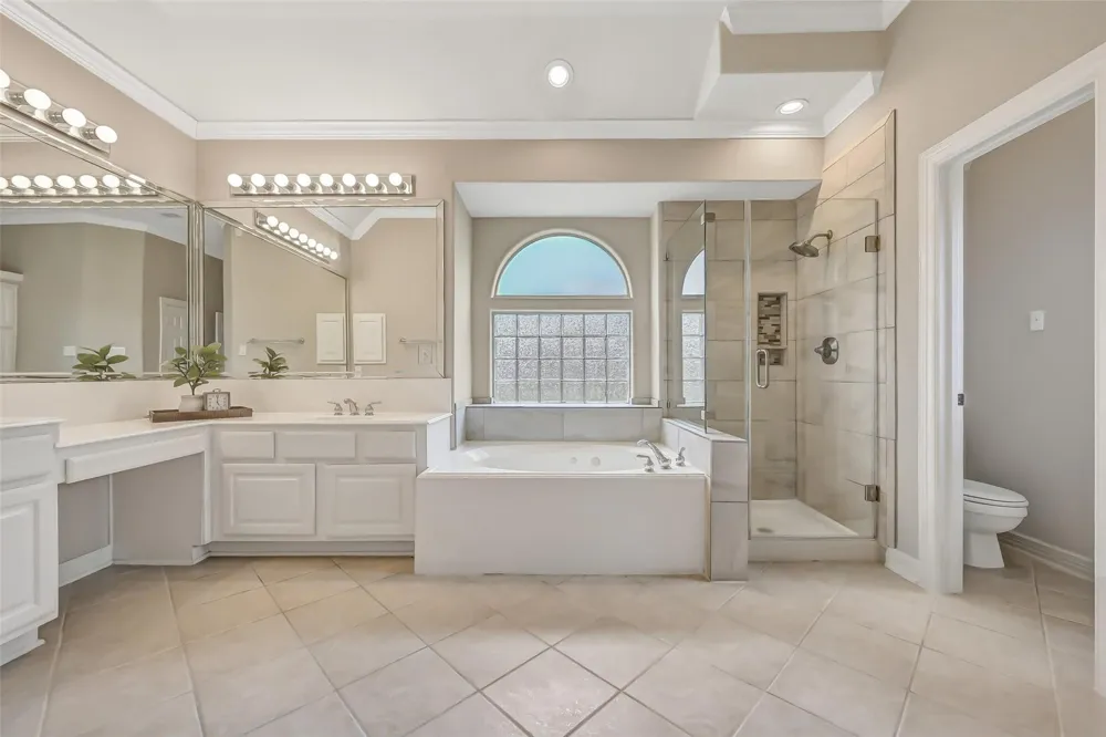 1813 Sandy Lake Drive Friendswood, TX 77546