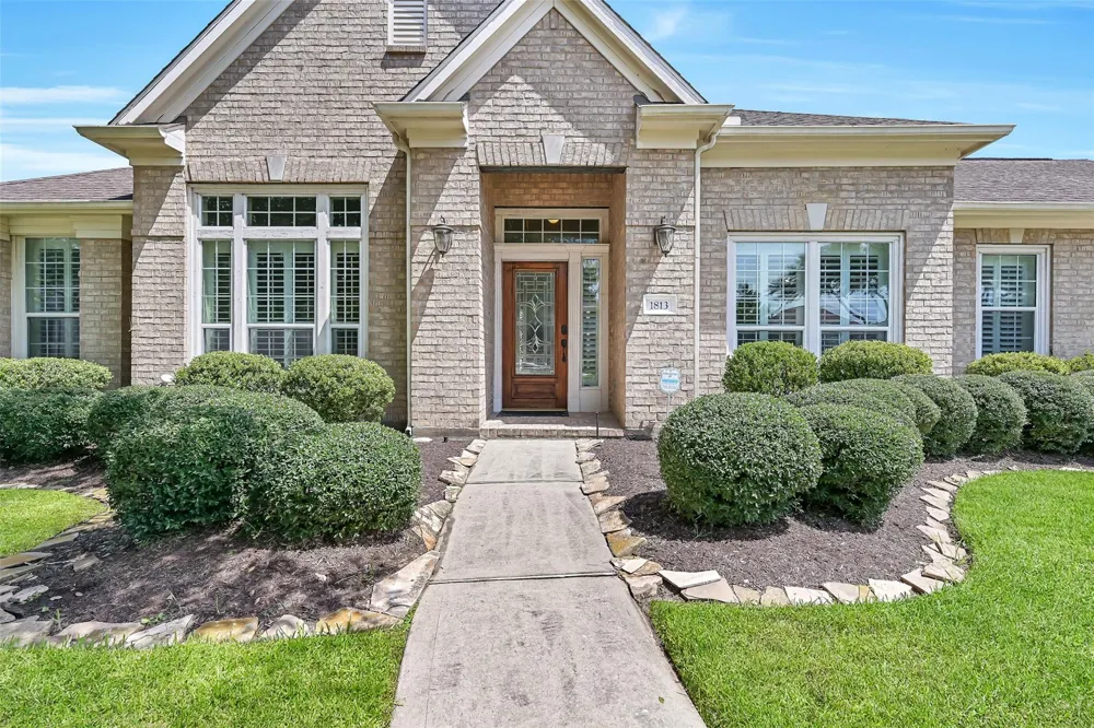 1813 Sandy Lake Drive Friendswood, TX 77546