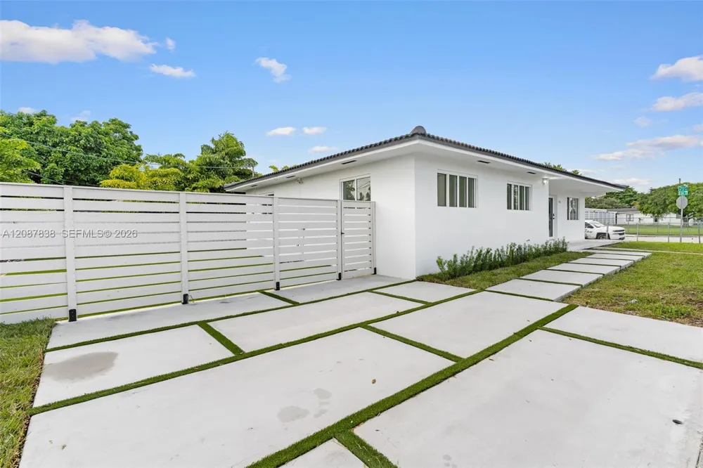 3900 SW 67th Ave Miami, FL 33155