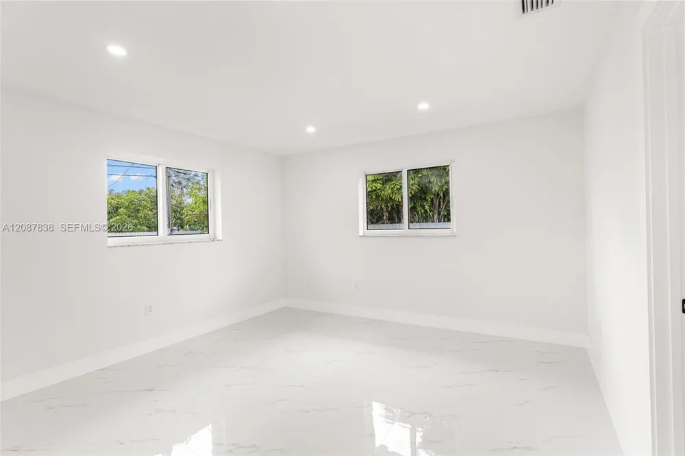 3900 SW 67th Ave Miami, FL 33155