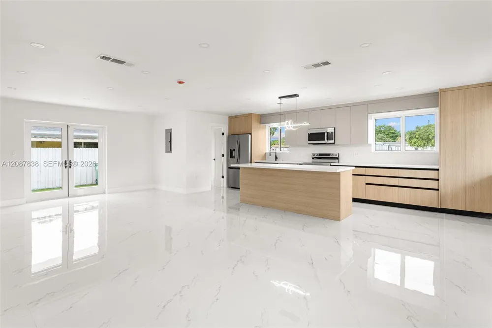 3900 SW 67th Ave Miami, FL 33155