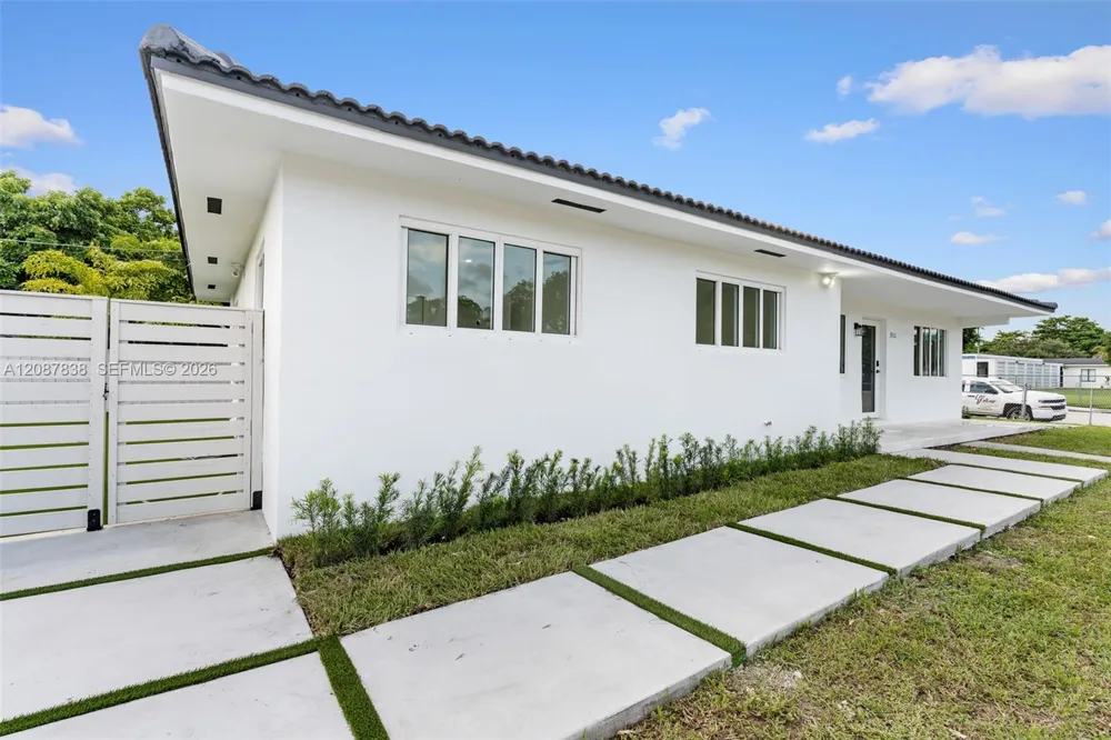 3900 SW 67th Ave Miami, FL 33155