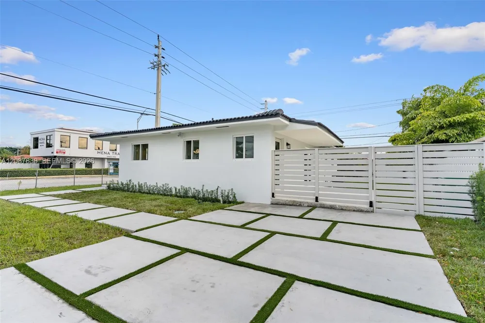 3900 SW 67th Ave Miami, FL 33155