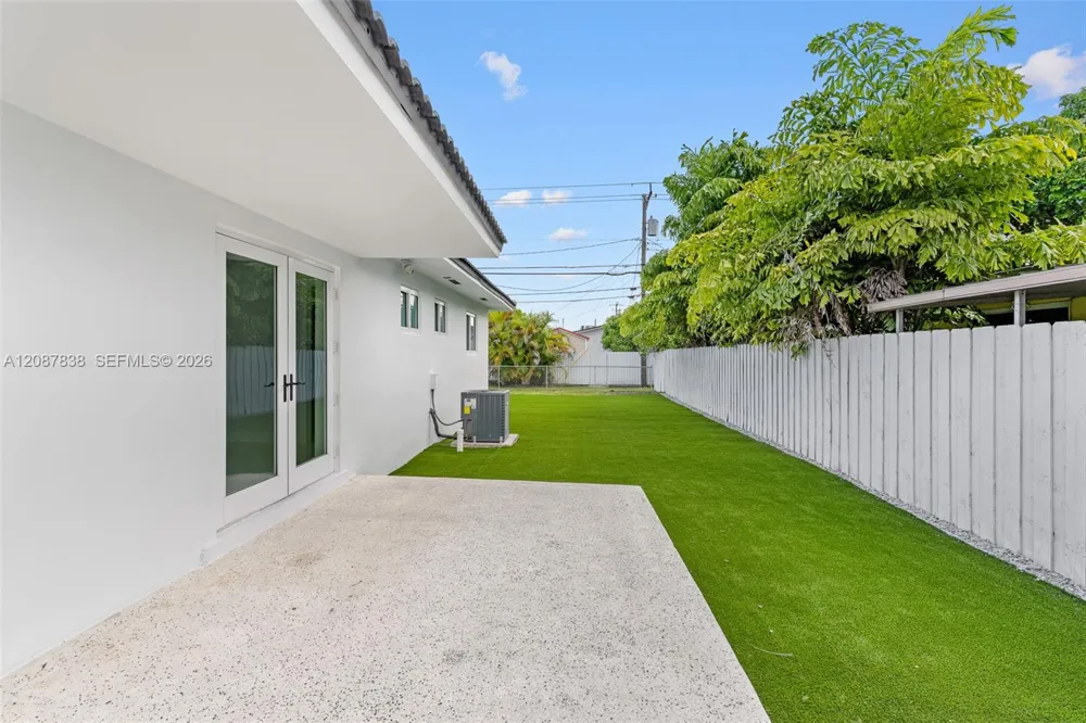 3900 SW 67th Ave Miami, FL 33155