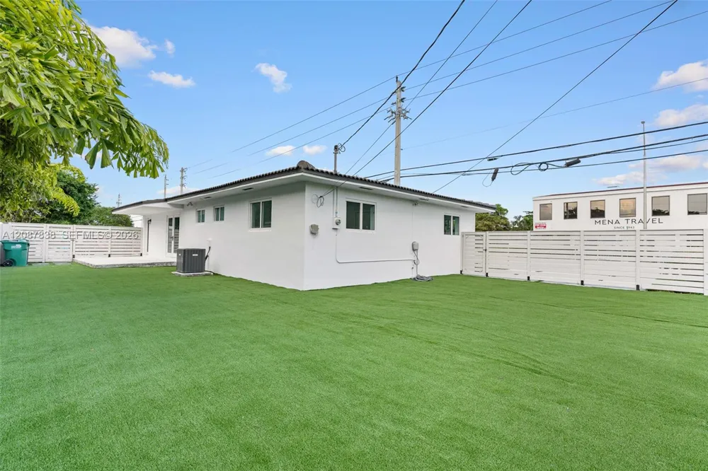 3900 SW 67th Ave Miami, FL 33155