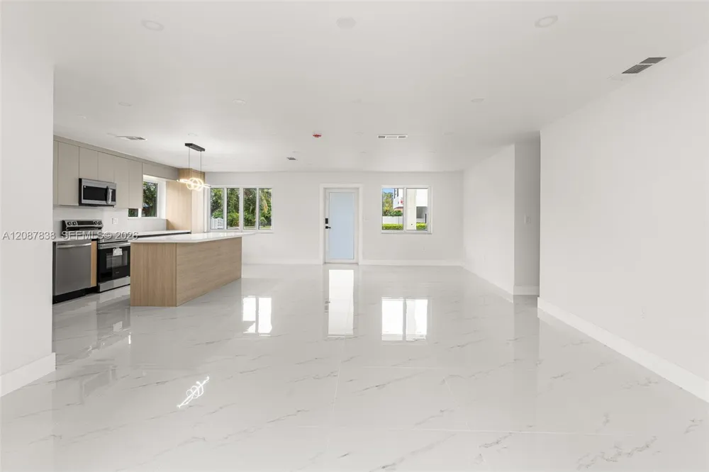 3900 SW 67th Ave Miami, FL 33155