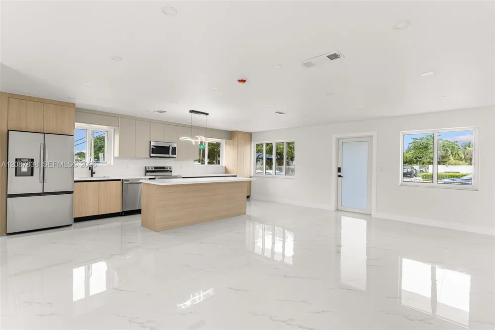 3900 SW 67th Ave Miami, FL 33155