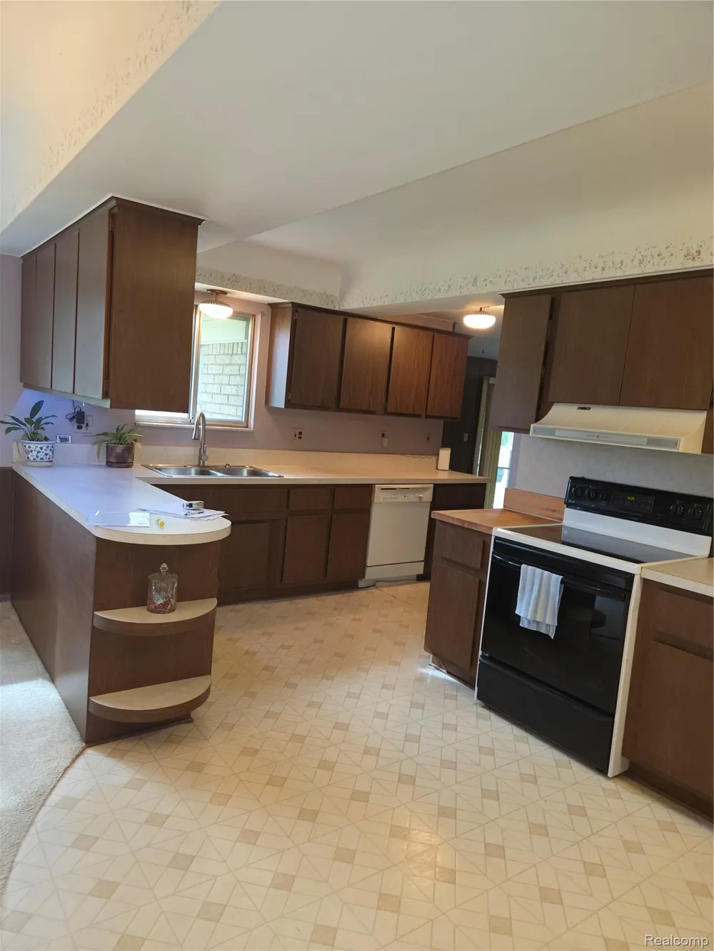37347 Ruth Drive Sterling Heights City, MI 48312