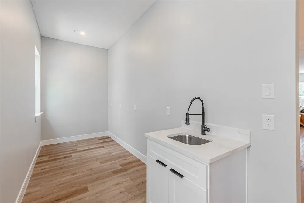 2376 Longhorn Street #C Dallas, TX 75228