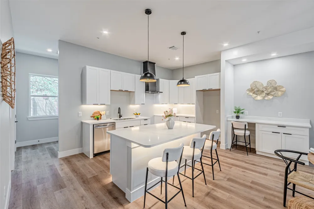 2376 Longhorn Street #C Dallas, TX 75228