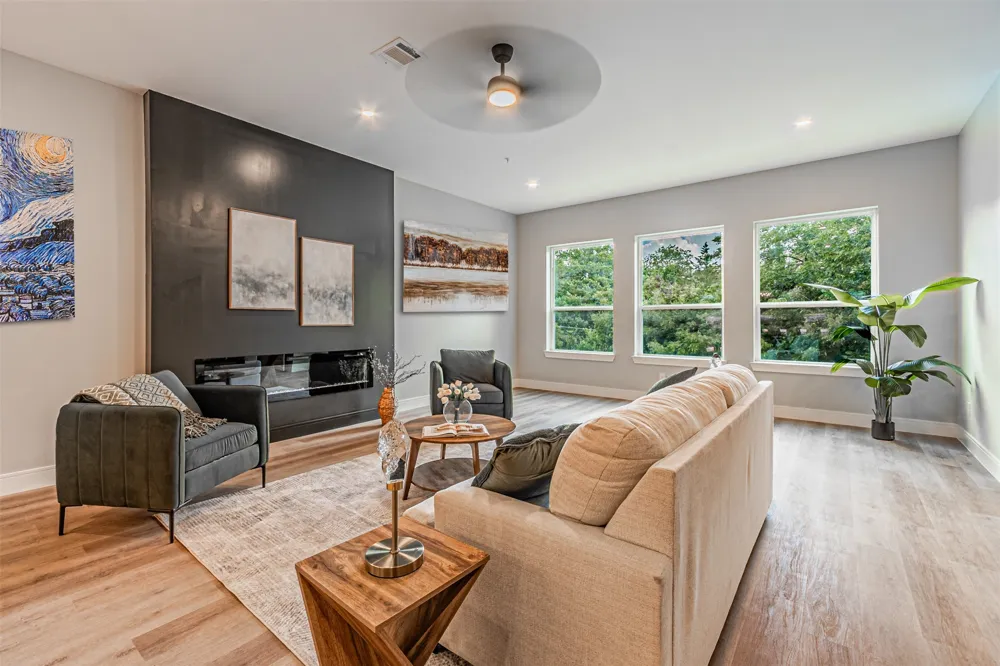 2376 Longhorn Street #C Dallas, TX 75228