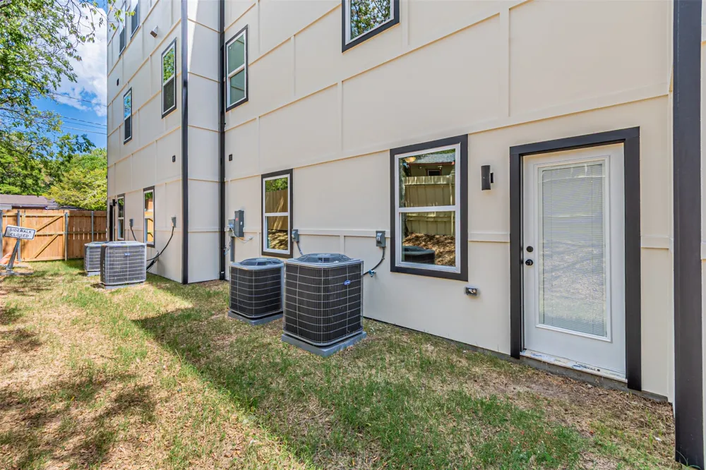 2376 Longhorn Street #C Dallas, TX 75228