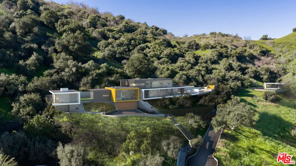 12340 Viewcrest Road Studio City, CA 91604