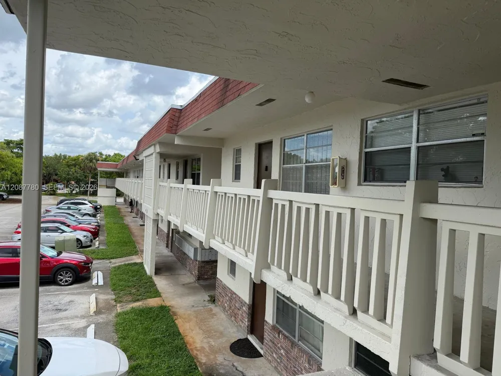 4169 SW 67 AVE #208 Davie, FL 33314