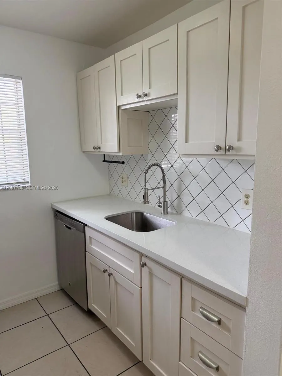4169 SW 67 AVE #208 Davie, FL 33314