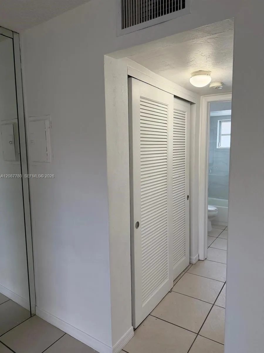 4169 SW 67 AVE #208 Davie, FL 33314