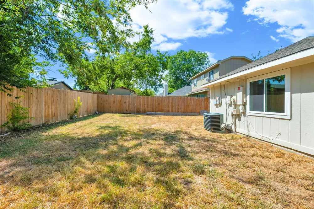 1428 Woodfern Drive Arlington, TX 76018