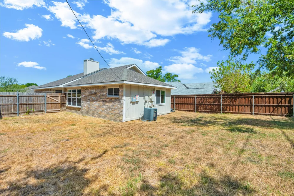 1428 Woodfern Drive Arlington, TX 76018