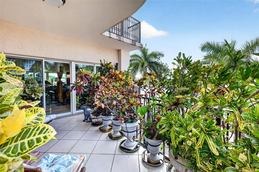 25 Hendricks Isle #303 & 304 Fort Lauderdale, FL 33301